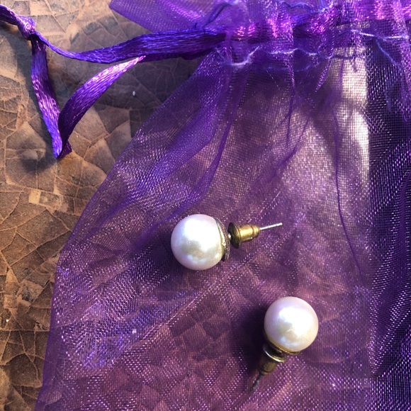 Vintage costume Pearl cluster and earring set. - Picture 5 of 5